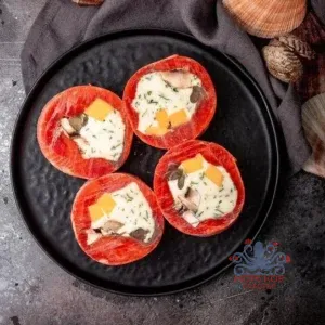 Рулет из нерки с сырной начинкой, шампиньонами, каперсами и сыром Чеддер